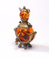 Фигурка из латуни с янтарем Самовар маленький с чайником 3.5 см. арт. 736