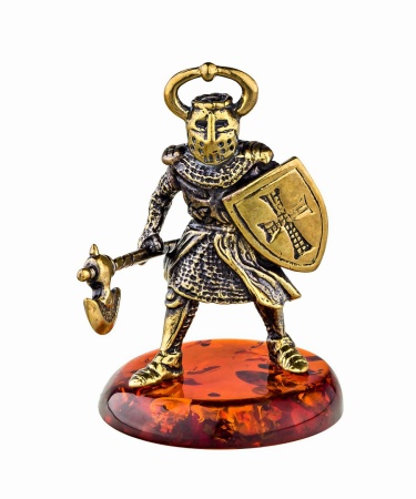 Фигурка из латуни с янтарем рыцарь с топором  35х52 мм. арт. 2 702