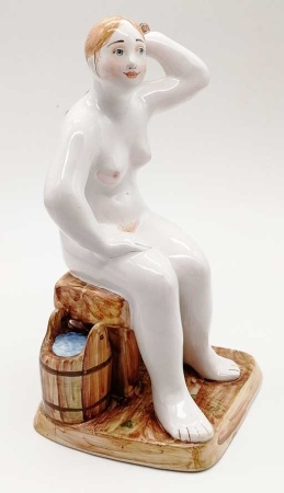 Девушка в бане сидя ярославская майолика 17 см. арт. 65412 