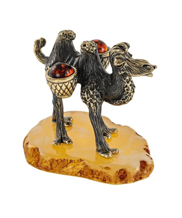 Фигурка из латуни с янтарем Верблюд папа с поклажей 55х45 мм. арт. 2652