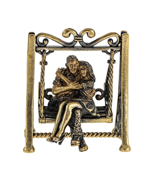 Фигурка из латуни с янтарем Парочка на качели без подставки 35х40 мм. арт. 2714.1