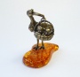 Фигурка из латуни с янтарем Аист с корзиной арт. 1125
