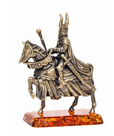 Фигурка из латуни с янтарем рыцарь на коне с булавой 65х90 мм. арт. 603