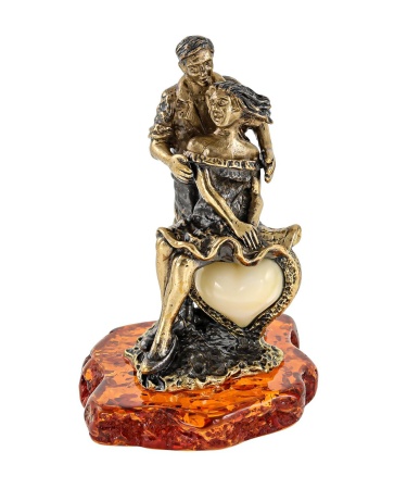 Фигурка из латуни с янтарем парочка Любовь 45х55 мм. арт. 2723