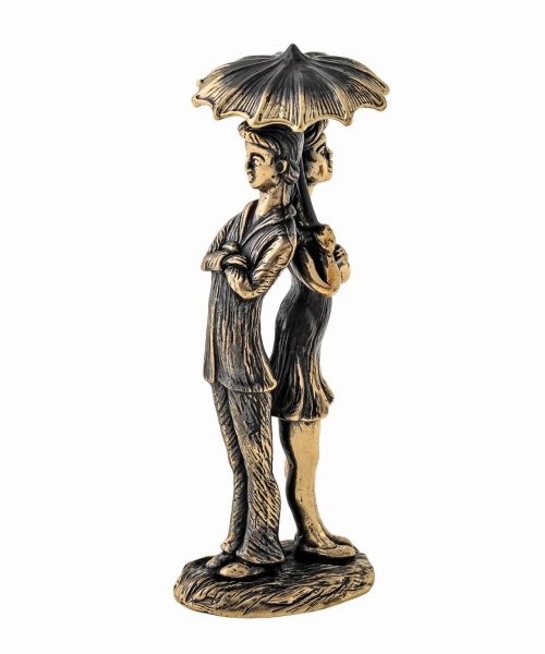 Фигурка из латуни с янтарем парочка под зонтом б/п 20х65 мм. арт. 1074.1
