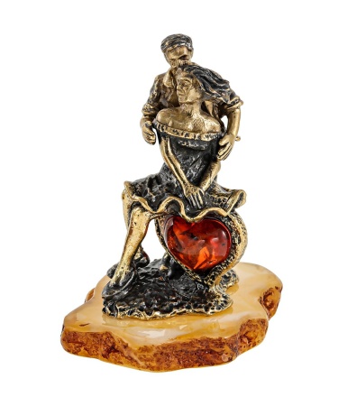 Фигурка из латуни с янтарем парочка Любовь 45х55 мм. арт. 2723