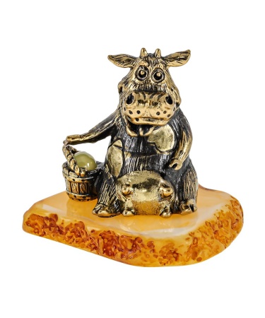 Фигурка из латуни с янтарем Корова Селянка 45х40 мм. арт. 2609