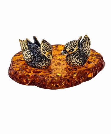 Фигурка из латуни с янтарем Уточки Мандаринки 25х55 мм. арт. 1300