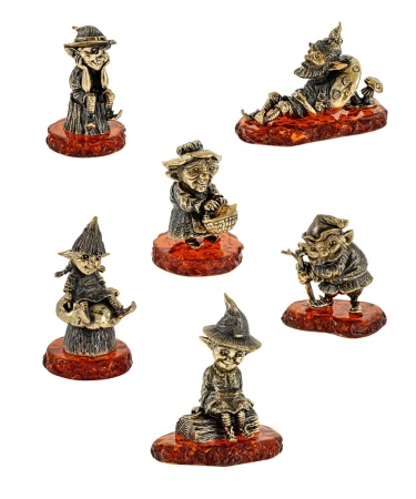 Фигурка из латуни с янтарем Гном Бардзуки Джустина 30х45 мм. арт. 2897