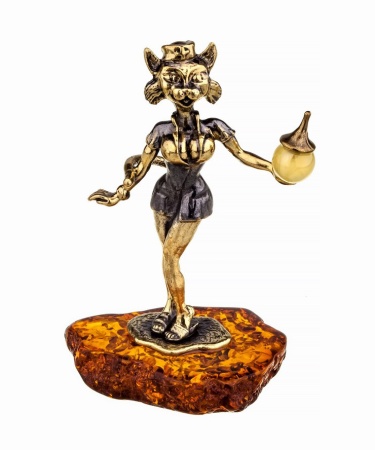Фигурка из латуни с янтарем Кошка Медсестра Маша 35х60 мм. арт. 931