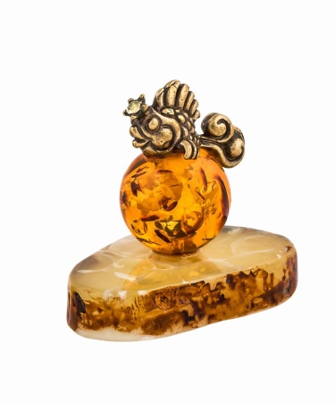 Фигурка из латуни с янтарем Рыбка Золотая рыбка на шарике 30х30 мм. арт. 513