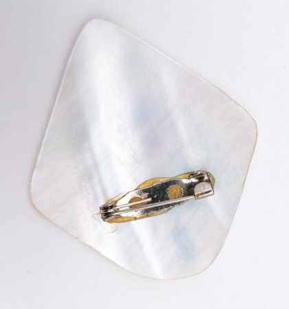 Брошка перламутр "Цветы" 4х5 см. арт. 764233 