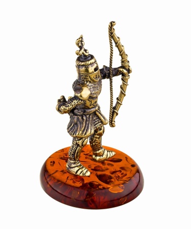 Фигурка из латуни с янтарем Рыцарь лучник 34х55 мм. арт. 785