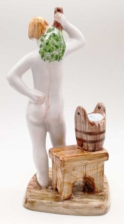 Женщина в бане стоя майолика 19 см. арт. 73218 