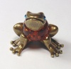 Лягушка из латуни c янтарем синеглазка арт. 2-022