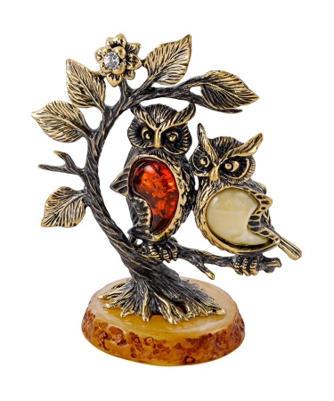 Фигурка из латуни с янтарем Птицы Совушки подружки на дереве 60х75 мм. арт. 2385