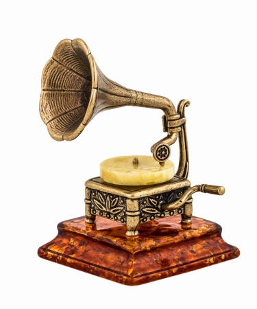 Патефон на подставке из латуни с янтарем 43х60 мм. арт. 545