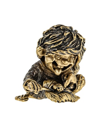 Фигурка из латуни Домовенок с листиком без подставки 30х30 мм. арт. 2828.1