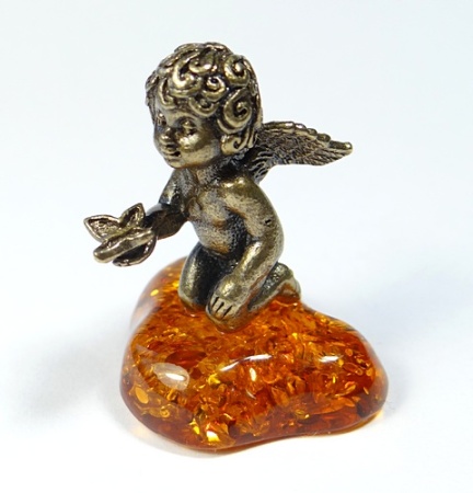 Фигурка из латуни с янтарем Ангел с бабочкой арт. 1186