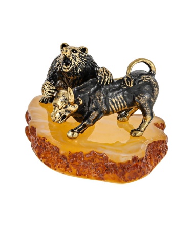 Фигурка из латуни с янтарем Медведь и бык 50х30 мм. арт 2695