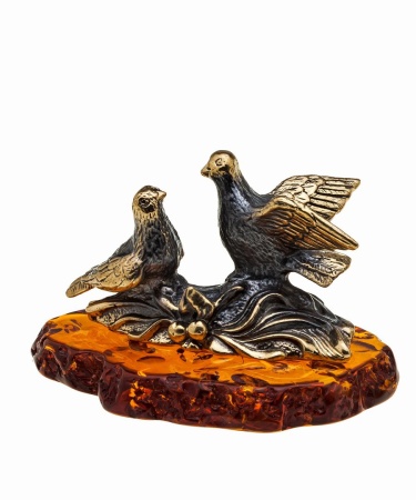 Фигурка из латуни с янтарем Птицы Голубки Влюбленные 60х40 мм. арт. 1021