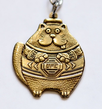 Брелок из латуни Кот - боец арт. 1785 Брелок из латуни Кот - боец арт. 1785