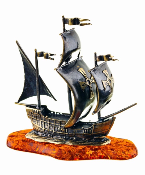 Фигурка из латуни с янтарем Корабль Каравелла 105х100 мм. арт. 391