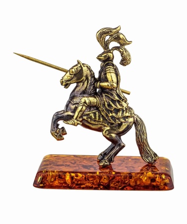 Фигурка из латуни с янтарем рыцарь Вектор 60х67 мм. арт. 933