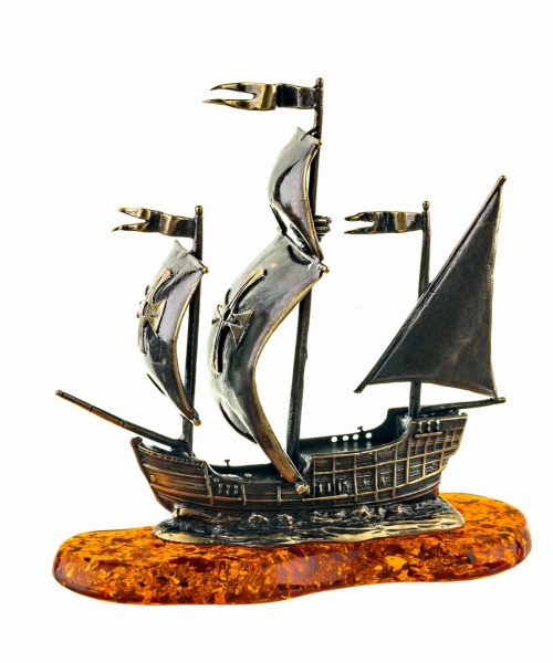 Фигурка из латуни с янтарем Корабль Каравелла 105х100 мм. арт. 391