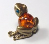 Лягушка из латуни c янтарем синеглазка арт. 2-022