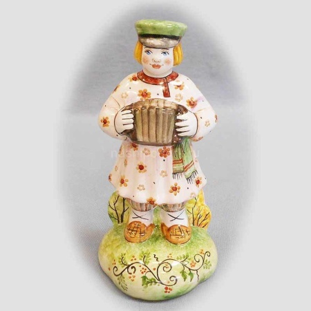 Майолика фигура "Мальчик с гармошкой" мини 14х7см арт. 1118551  Майолика фигура "Мальчик с гармошкой" мини 14х7см арт. 1118551