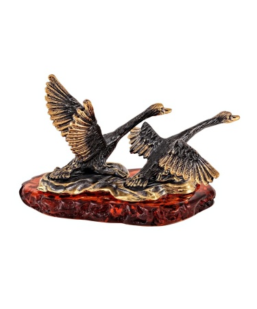 Фигурка из латуни с янтарем Птицы Лебеди улетаем на Юг 70х40 мм. арт. 2034