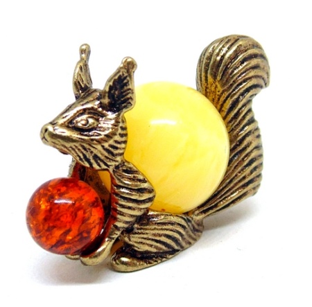 Фигурка из латуни с янтарем Белочка (белая) арт. 190-1