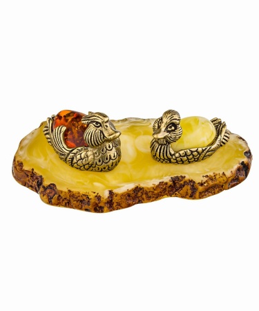 Фигурка из латуни с янтарем Уточка и селезень 24х72 мм. арт. 435