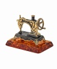 Швейная машинка из латуни с янтарем 45х40 мм. арт. 1480