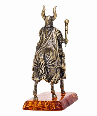 Фигурка из латуни с янтарем рыцарь на коне с булавой 65х90 мм. арт. 603