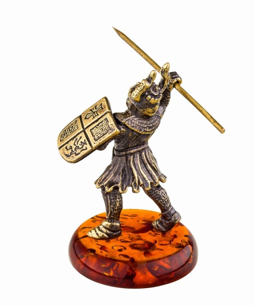 Фигурка из латуни с янтарем рыцарь с копьем 35х51 мм. арт. 786