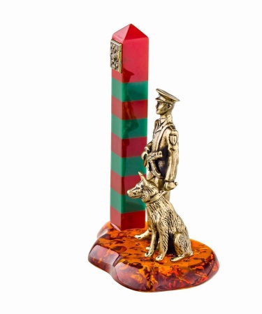Фигурка из латуни с янтарем пограничник 50х70мм. арт. 341