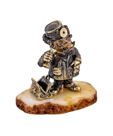 Фигурка из латуни с янтарем Доктор Ветеринар 45х50 мм. арт. 1804