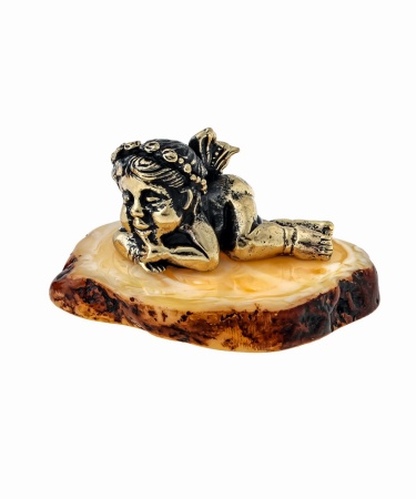 Фигурка из латуни с янтарем Ангелочек Мечтатель 45х25 мм. арт. 1403