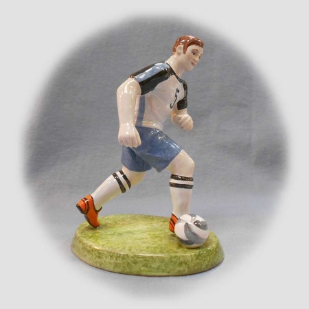 Майолика фигура "Футболист" 14х8см арт. 1118550  Майолика фигура "Футболист" 14х8см арт. 1118550