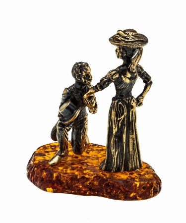 Фигурка из латуни с янтарем парочка Предложение руки и сердца 55х60 мм. арт. 967