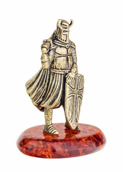 Фигурка из латуни с янтарем рыцарь с щитом 37х53 мм. арт. 224