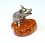 Фигурка из латуни с янтарем Поросенок арт. 1053