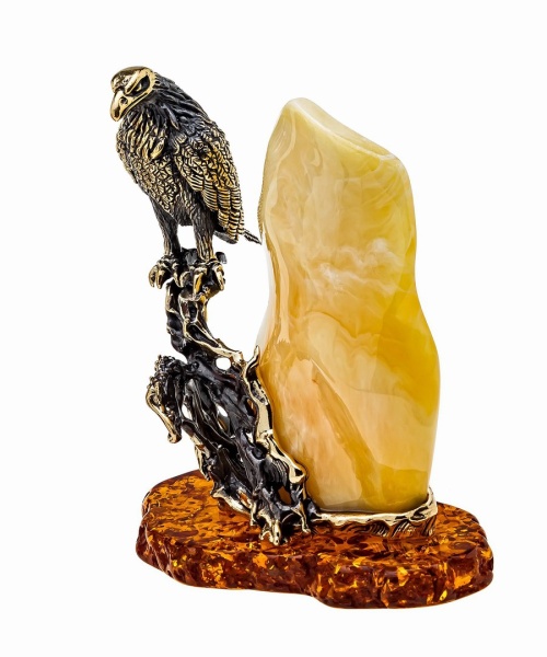 Фигурка из латуни с янтарем Птица Ворон у скалы 70х85 мм. арт. 1177
