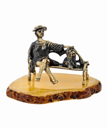 Фигурка из латуни с янтарем Дама с собачкой 80х50 мм. арт. 1380