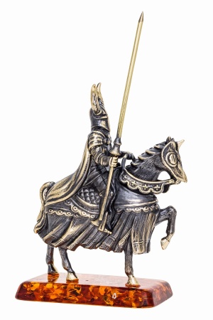 Фигурка из латуни с янтарем рыцарь на коне с копьём 65х118 мм. арт. 604