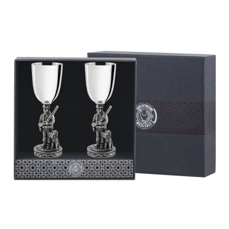 Набор рюмок "Охотник" посеребренный полированный с чернением Артикул: КМ7640206  Набор рюмок "Охотник" посеребренный полированный с чернением Артикул: КМ7640206