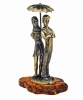 Фигурка из латуни с янтарем парочка под зонтом 45х70 мм. арт, 1074