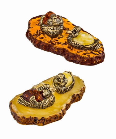 Фигурка из латуни с янтарем Уточка и селезень 24х72 мм. арт. 435